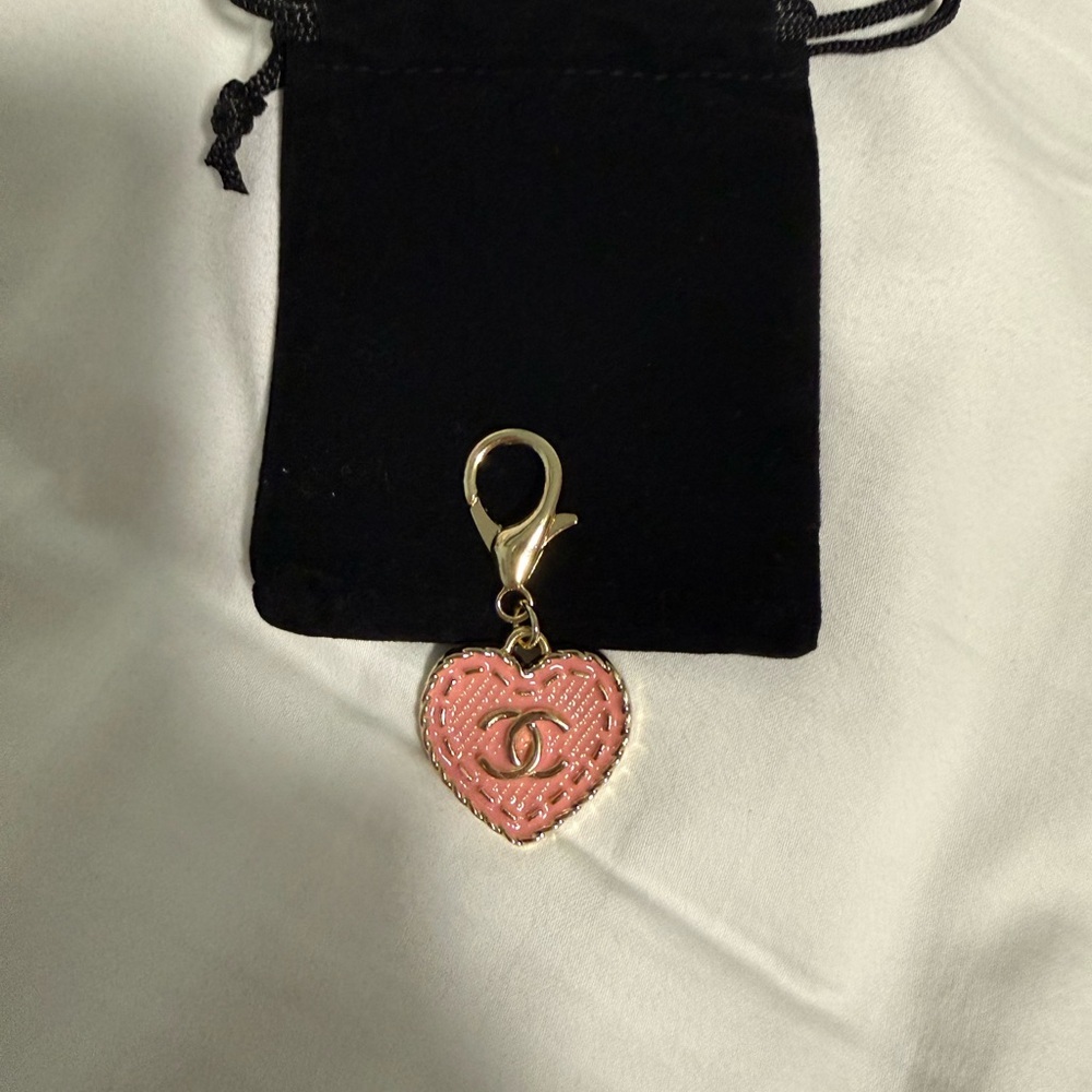 Pendant on a gold tone clasp Luxury! Will come in dusty.